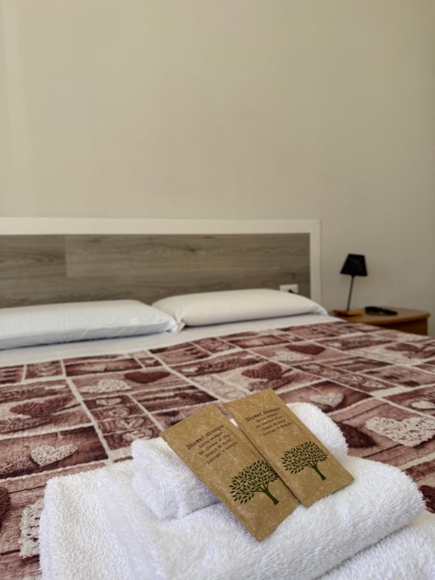 Easyrooms One ปาร์มา ภายนอก รูปภาพ