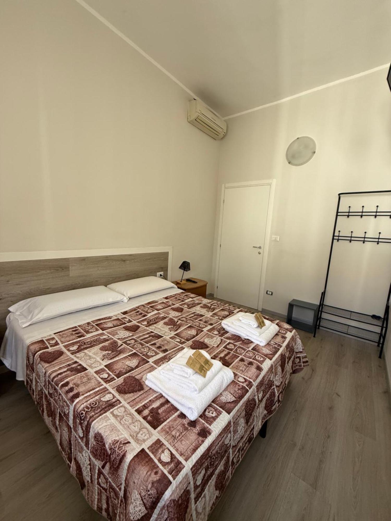 Easyrooms One ปาร์มา ภายนอก รูปภาพ
