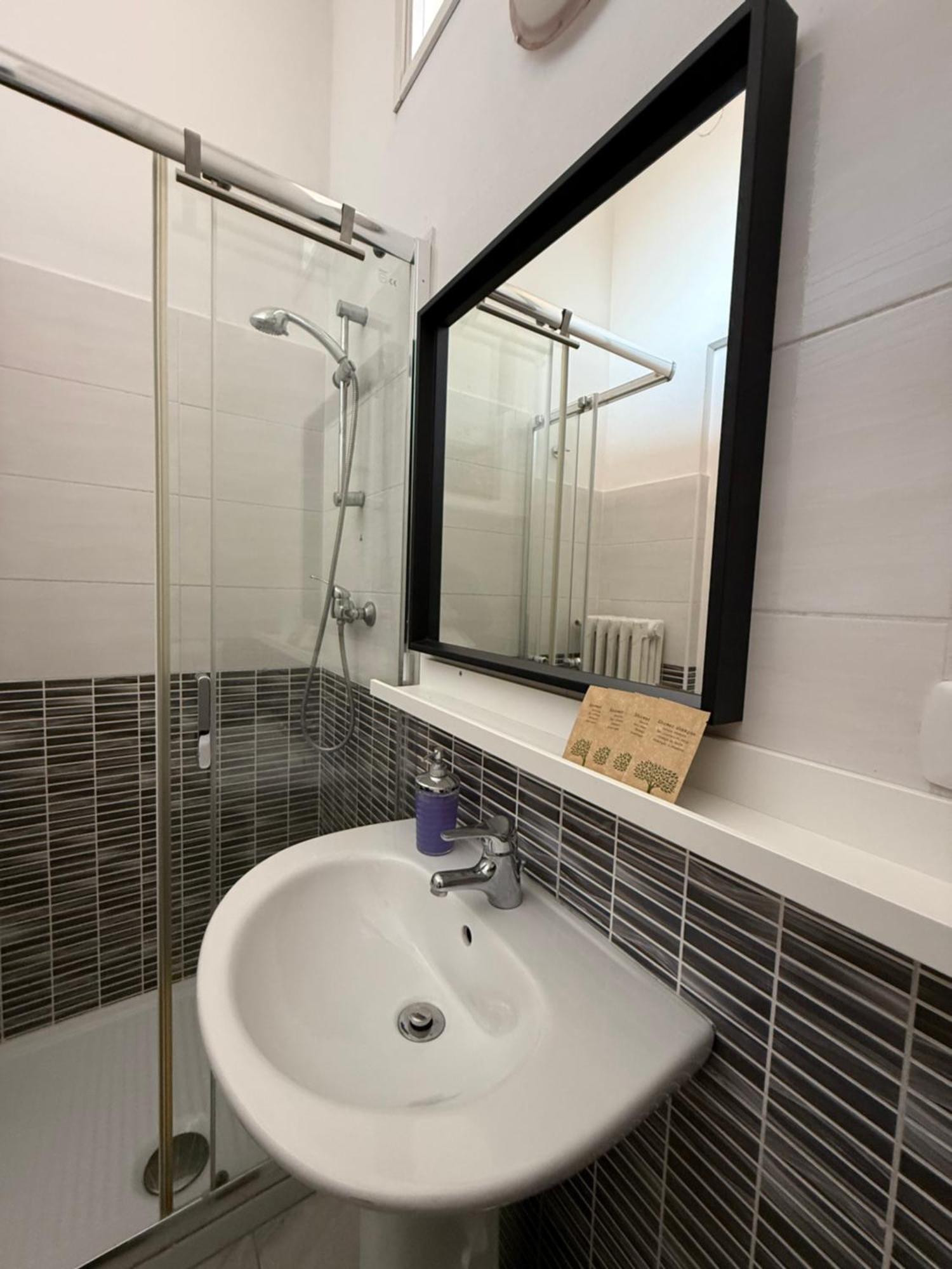 Easyrooms One ปาร์มา ภายนอก รูปภาพ
